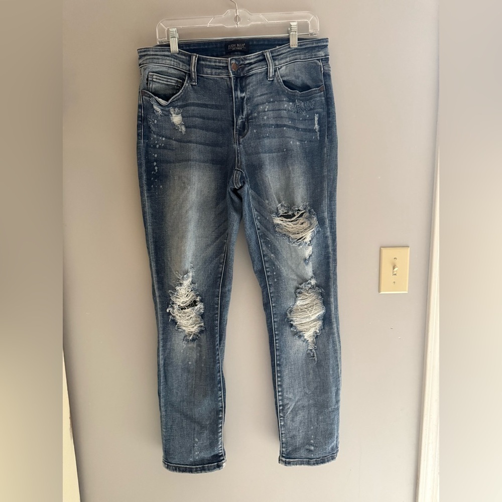 Judy Blue Jeans Women’s SZ 11/30 Medium Wash Boyfriend Fit Distressed Straight